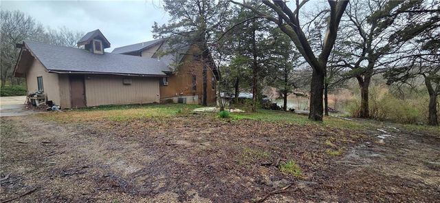 939 E 1264 Road, Lawrence, KS 66047