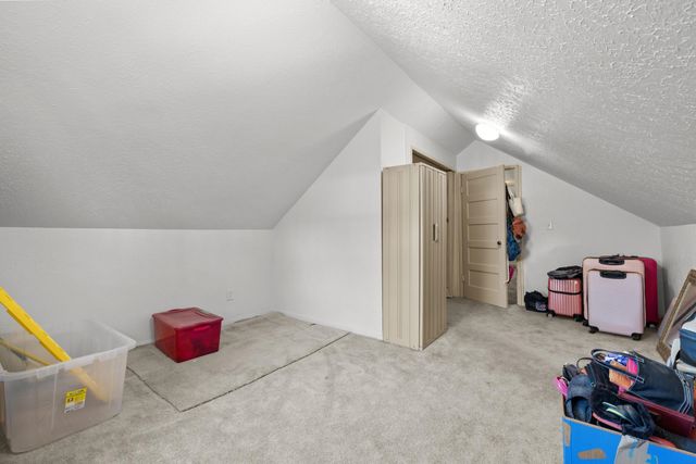709 NE 9th St, Minot, ND 58703
