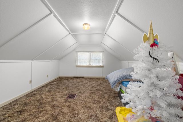 709 NE 9th St, Minot, ND 58703