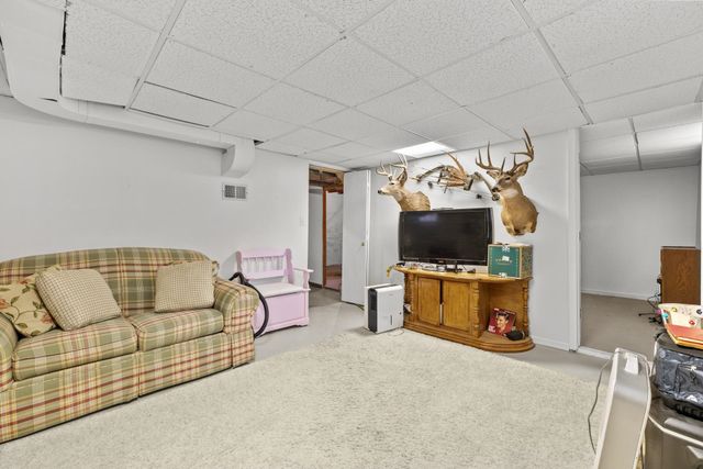 709 NE 9th St, Minot, ND 58703