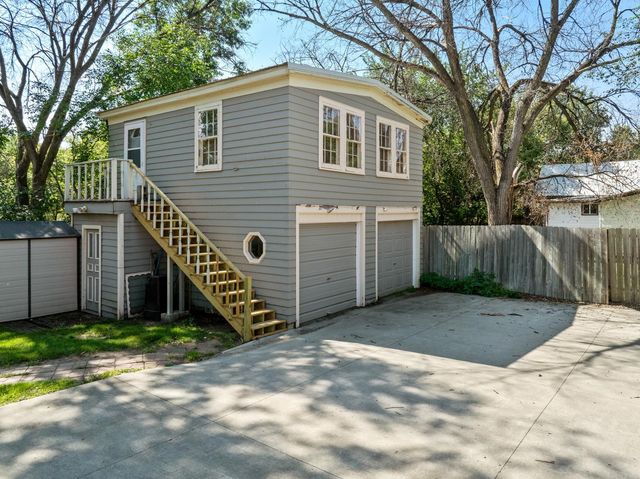 709 NE 9th St, Minot, ND 58703