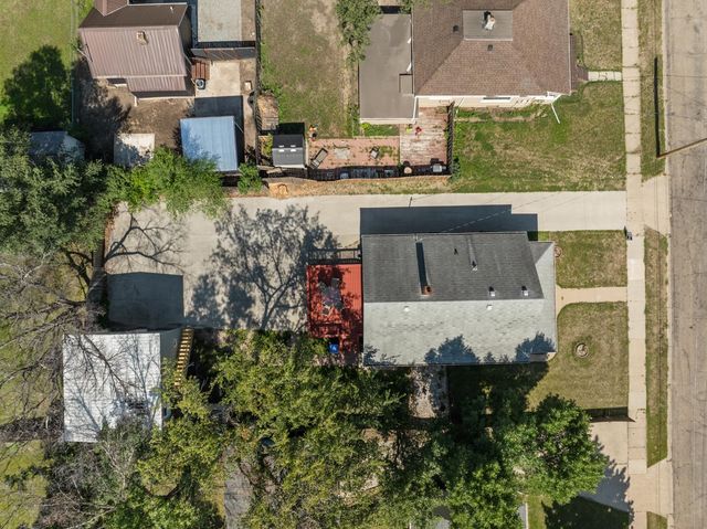 709 NE 9th St, Minot, ND 58703