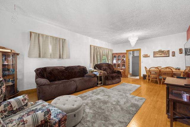 709 NE 9th St, Minot, ND 58703