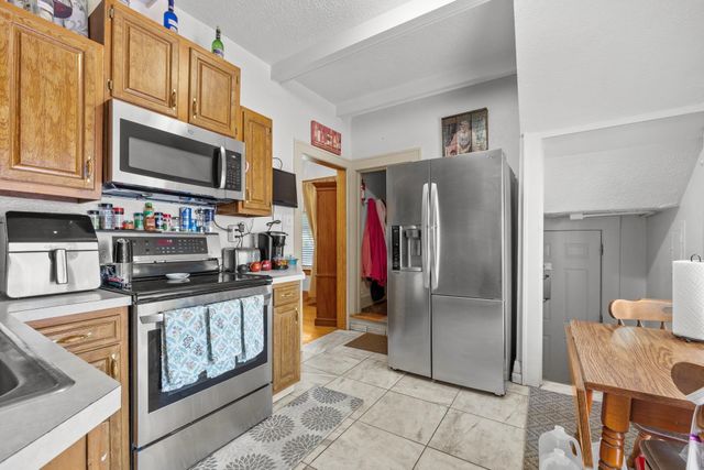 709 NE 9th St, Minot, ND 58703