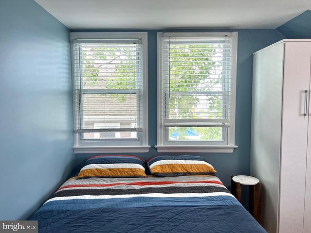 220 W 21ST ST #2, Ship Bottom, NJ 08008