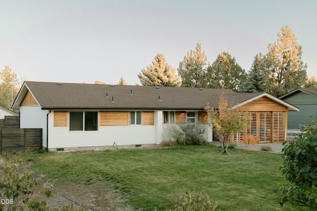 1882 NE Diablo Way, Bend, OR 97701