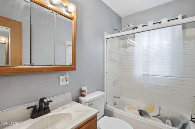 6012 Greenacre Road, Toledo, OH 43615