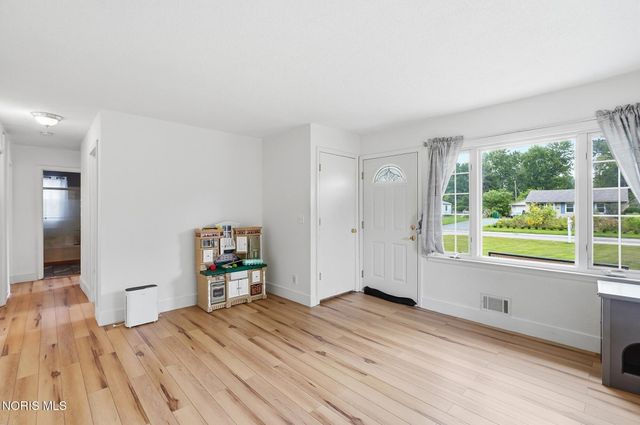 6012 Greenacre Road, Toledo, OH 43615