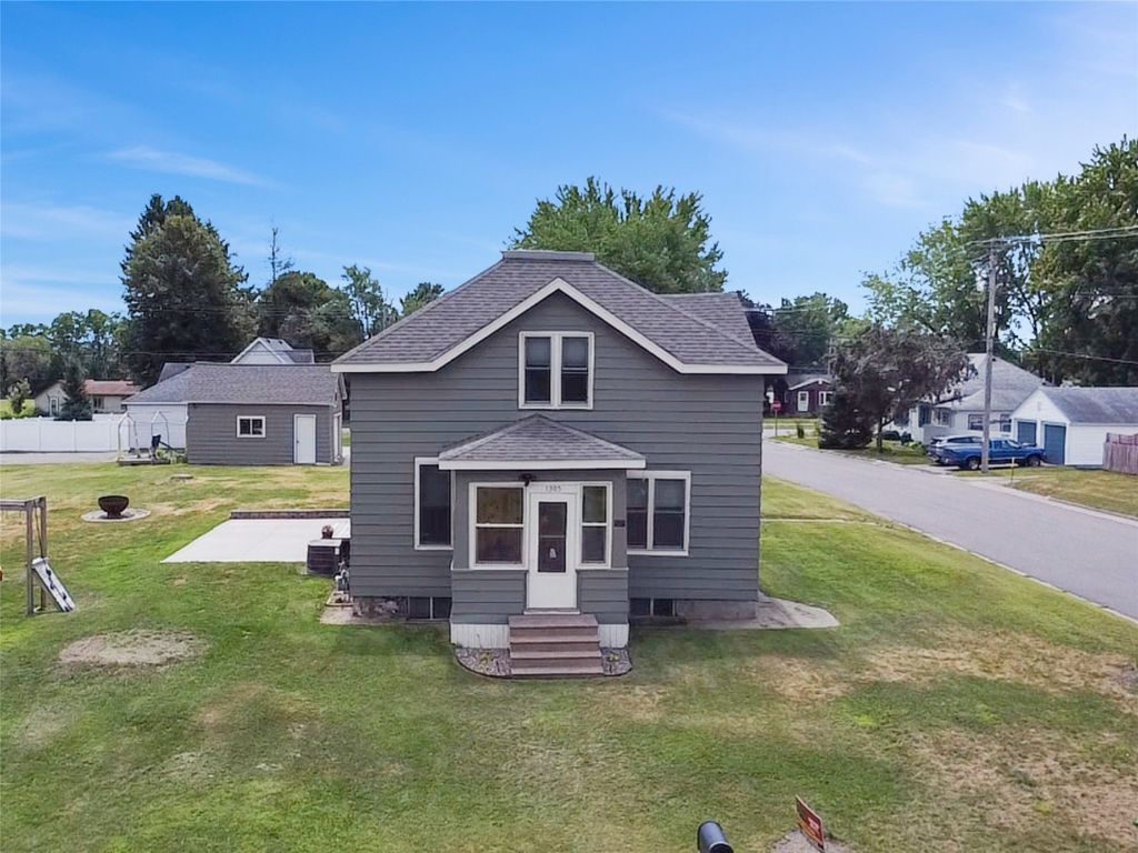 Image 1 of property listing at 1305 Warren Street, Chippewa Falls, WI 54729
