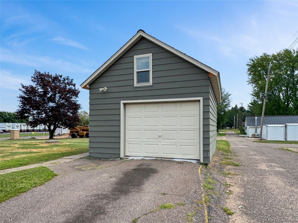 Image 52 of property listing at 1305 Warren Street, Chippewa Falls, WI 54729