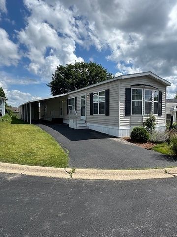 822 Oakbrook Drive, Crystal Lake, IL 60014