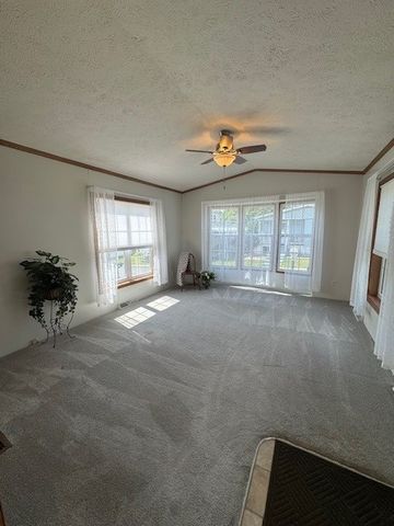822 Oakbrook Drive, Crystal Lake, IL 60014