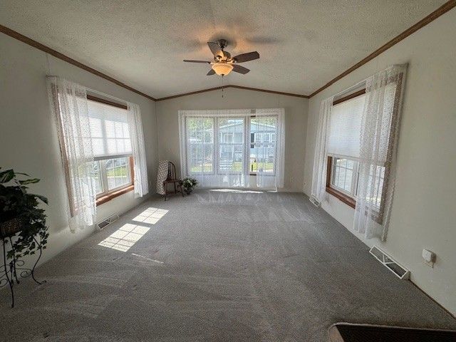 822 Oakbrook Drive, Crystal Lake, IL 60014