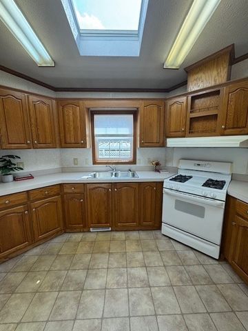 822 Oakbrook Drive, Crystal Lake, IL 60014