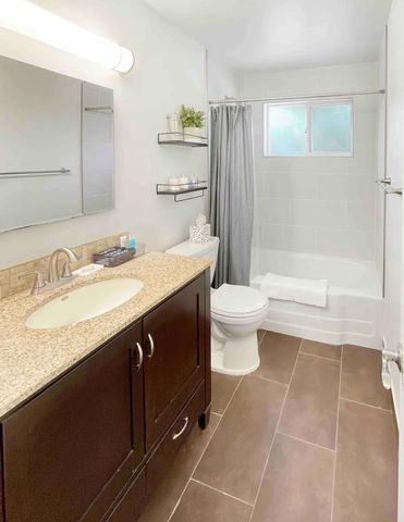 6558 E 2nd Street, Scottsdale, AZ 85251