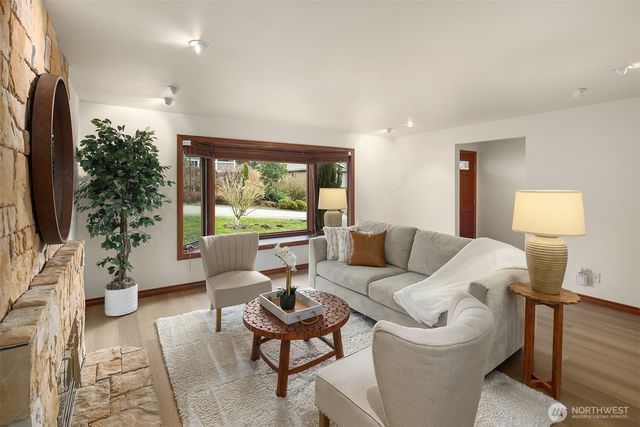 17027 136th Place SE, Renton, WA 98058