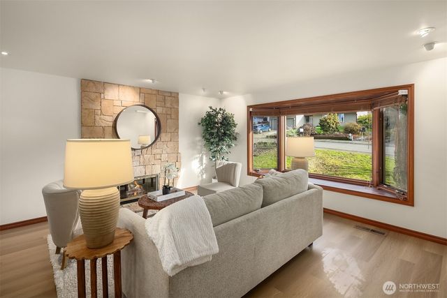 17027 136th Place SE, Renton, WA 98058