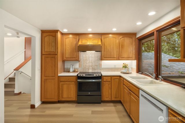 17027 136th Place SE, Renton, WA 98058