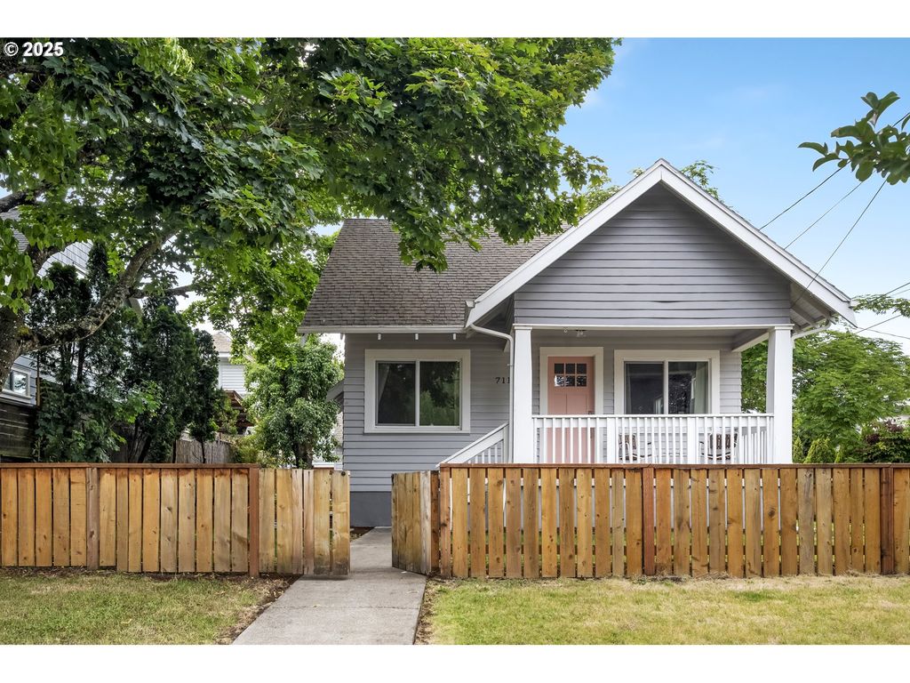 7117 N FISKE Ave, Portland, OR 97203