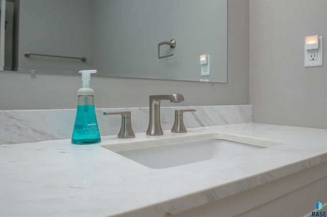 5816 W Teem St Street, Sioux Falls, SD 57107