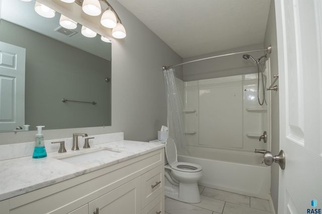 5816 W Teem St Street, Sioux Falls, SD 57107