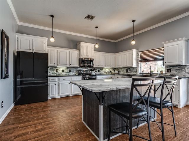 29353 Oklahoma Street, Harrah, OK 73045