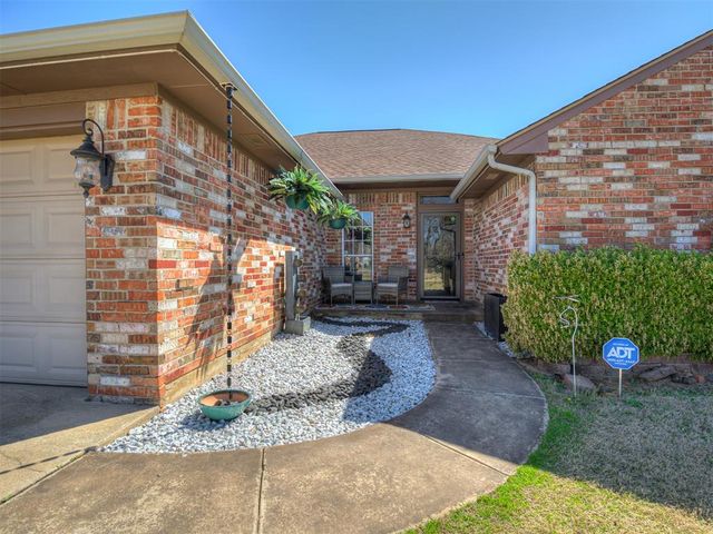 29353 Oklahoma Street, Harrah, OK 73045