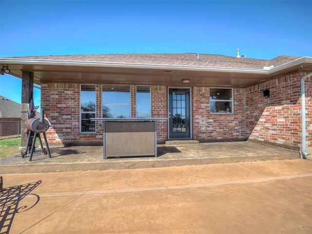 29353 Oklahoma Street, Harrah, OK 73045