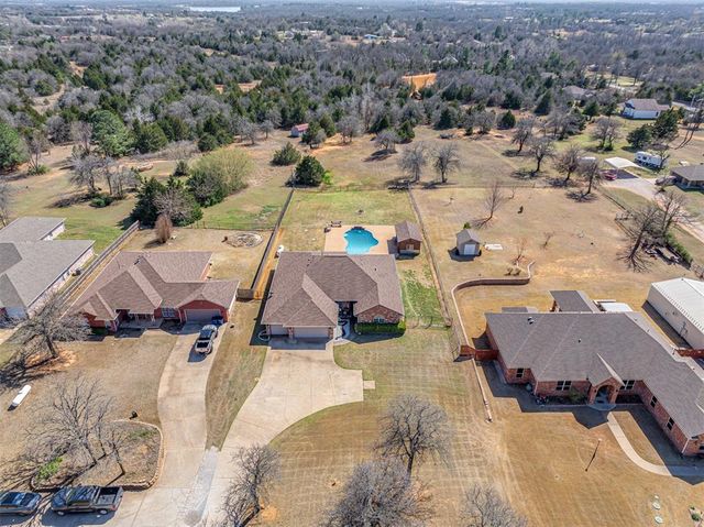 29353 Oklahoma Street, Harrah, OK 73045