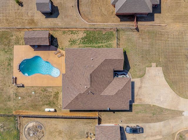29353 Oklahoma Street, Harrah, OK 73045
