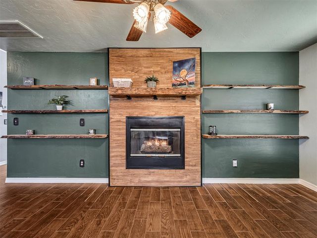 29353 Oklahoma Street, Harrah, OK 73045