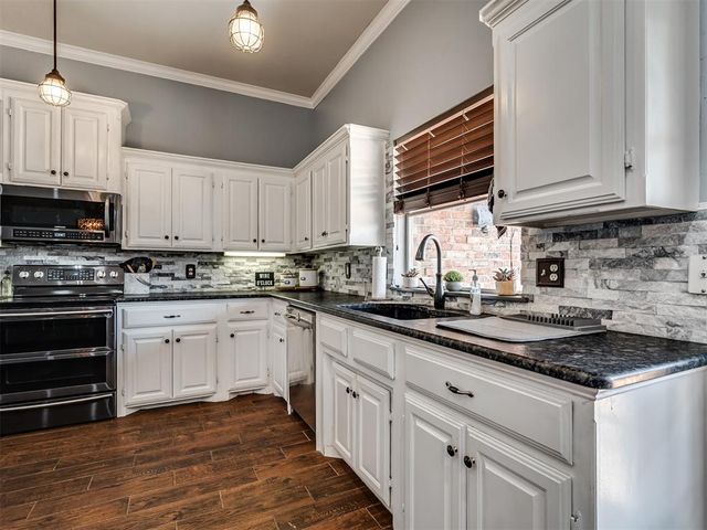 29353 Oklahoma Street, Harrah, OK 73045