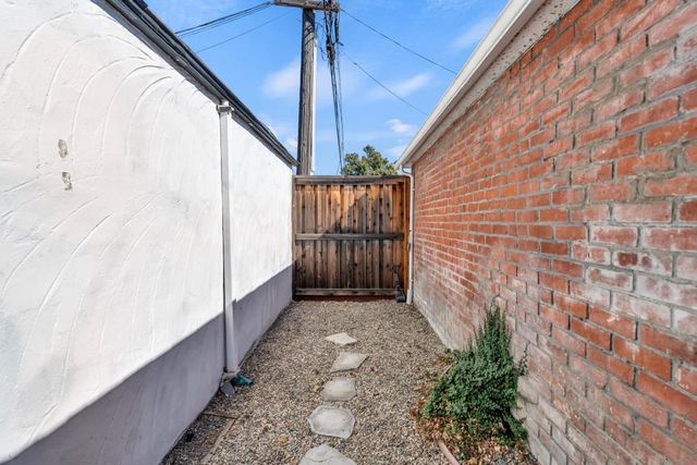 1500 33rd St, Sacramento, CA 95816