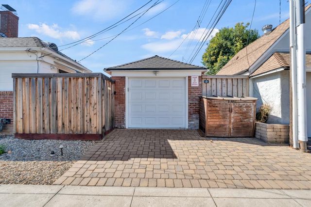 1500 33rd St, Sacramento, CA 95816