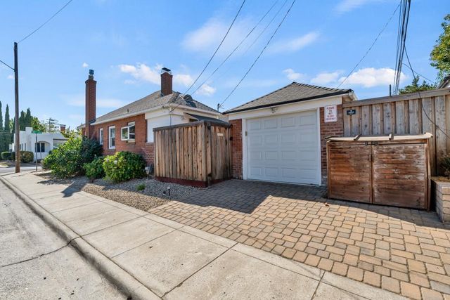 1500 33rd St, Sacramento, CA 95816