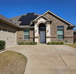 515 Golden Bell Drive, Glenn Heights, TX 75154