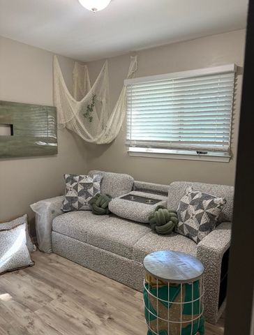 1630 Weymouth Street, West Bloomfield, MI 48324