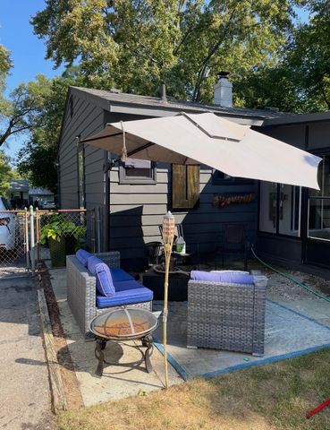 1630 Weymouth Street, West Bloomfield, MI 48324