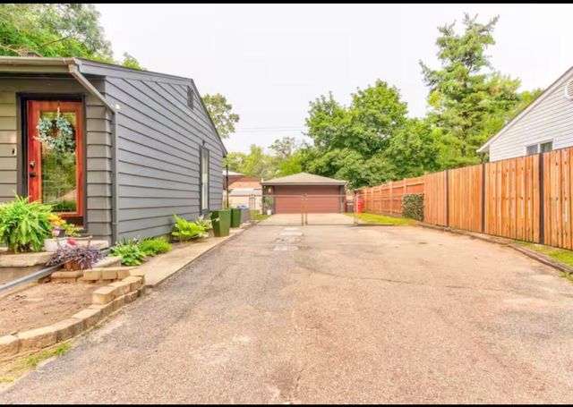 1630 Weymouth Street, West Bloomfield, MI 48324