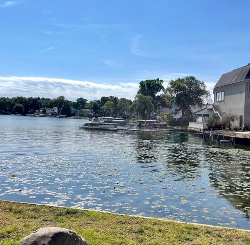 1630 Weymouth Street, West Bloomfield, MI 48324