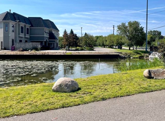 1630 Weymouth Street, West Bloomfield, MI 48324