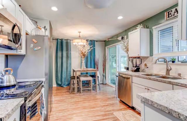 1630 Weymouth Street, West Bloomfield, MI 48324