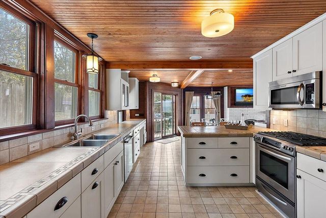2448 Blue Bell Court, Macatawa, MI 49434