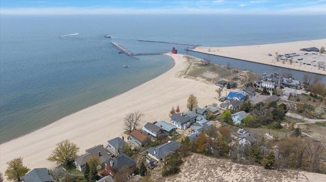 2448 Blue Bell Court, Macatawa, MI 49434