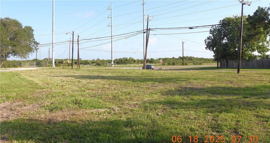 1901 Flour Bluff Dr, Corpus Christi, TX 78418 — photo 2