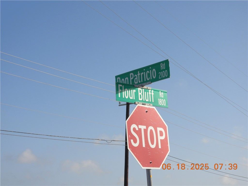 1901 Flour Bluff Dr, Corpus Christi, TX 78418 — photo 3