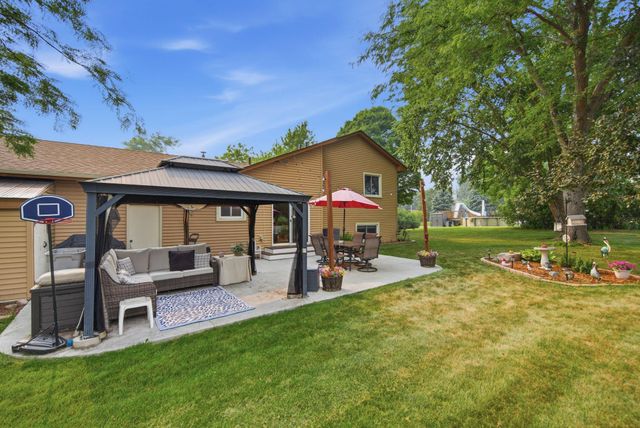 7616 Peltier Lake Drive, Lino Lakes, MN 55038