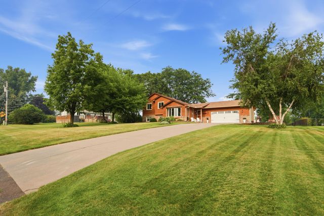 7616 Peltier Lake Drive, Lino Lakes, MN 55038