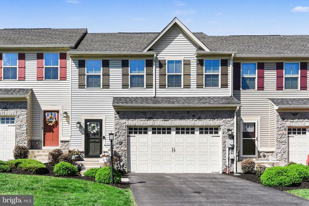 4335 SECRETARIAT ST, Harrisburg, PA 17112