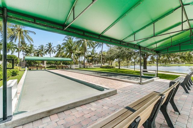 8222 Dominica Place, Wellington, FL 33414